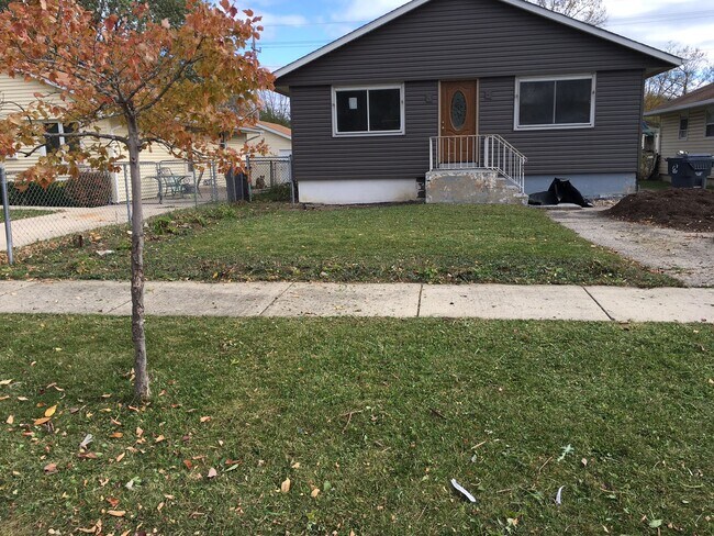 Building Photo - 1721 Hebron Ave