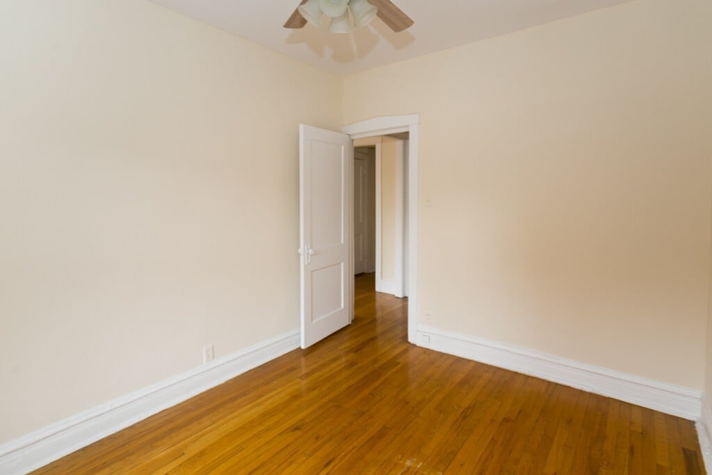 Building Photo - 938 W Cornelia Ave