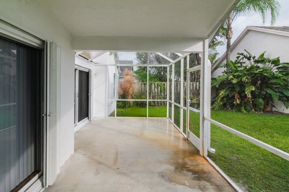 Building Photo - 12753 Meadowbreeze Dr
