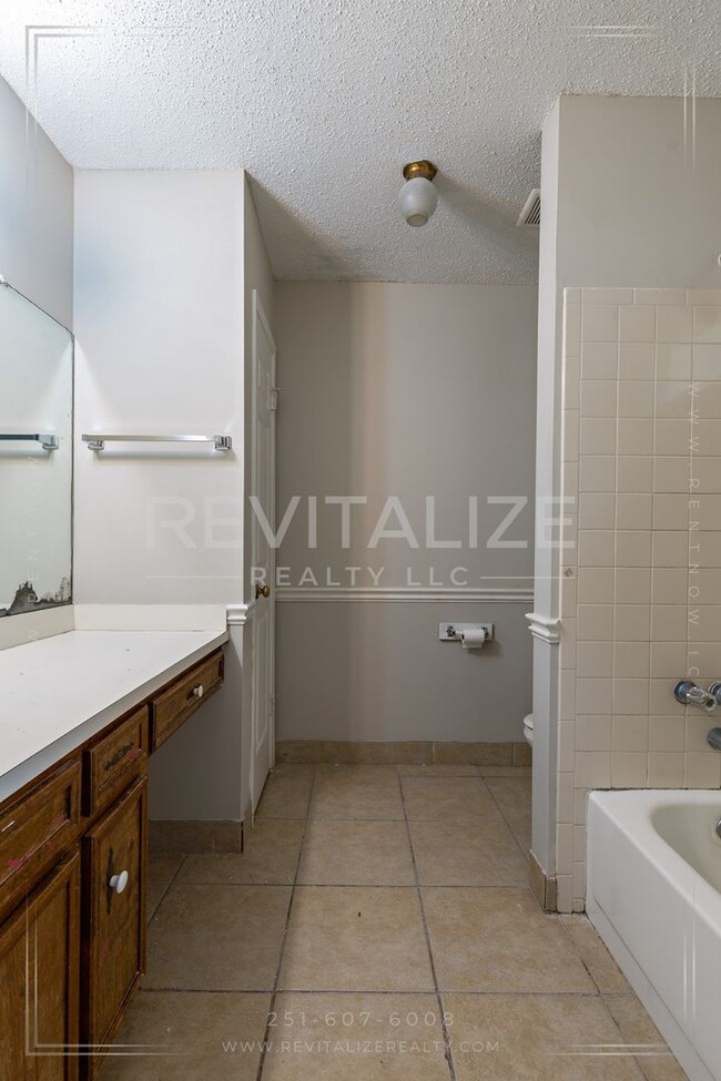 Building Photo - 3 Bed/2 Bath Home on Corner Lot!