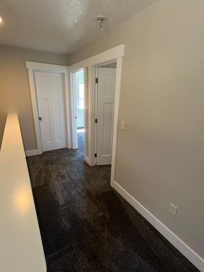 Building Photo - 3 Bed/2.5 Bath Single Family Home - Empire...