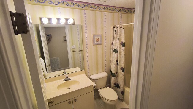 Building Photo - 423 Brightwood Dr