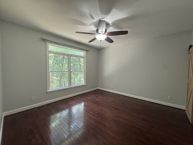 Building Photo - Beautiful Home Available Immediately in Se...