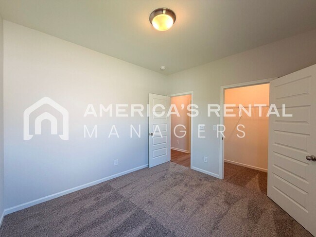 Building Photo - Modern Single Level Living at Havenridge! Sign a 13-month lease by 5/15/2026 and receive a leasin...