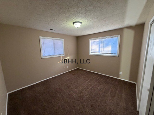 Building Photo - 3207 N Peoria Ave