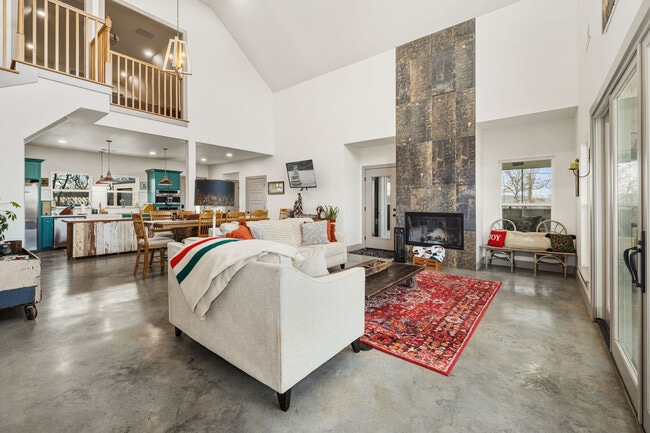 Building Photo - 149 NW Campbell Loop