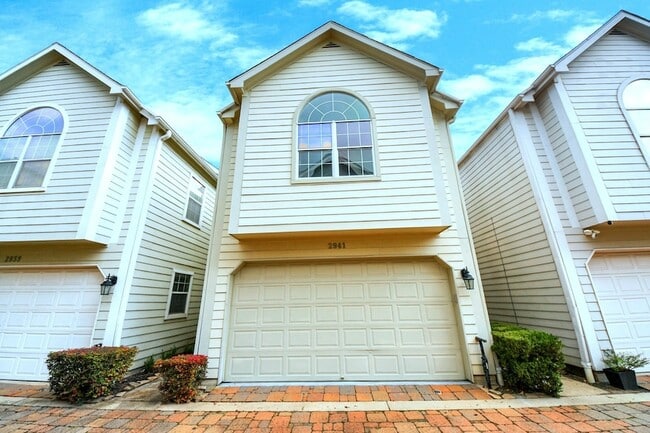 Building Photo - 2941 Clinton Dr