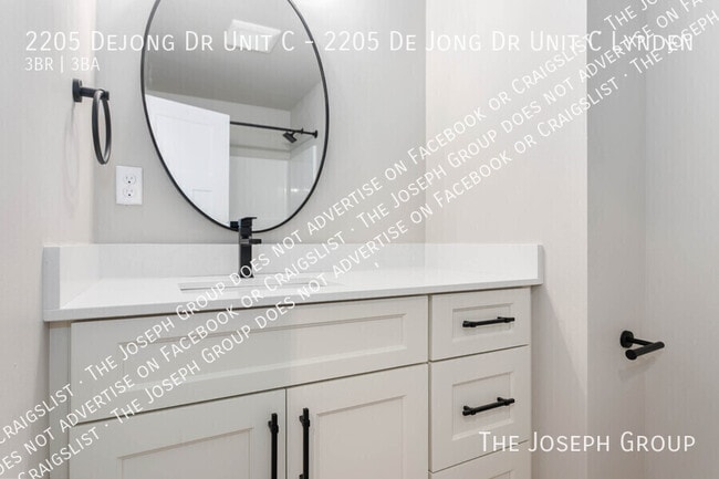 Building Photo - 2205 Dejong Dr Unit C