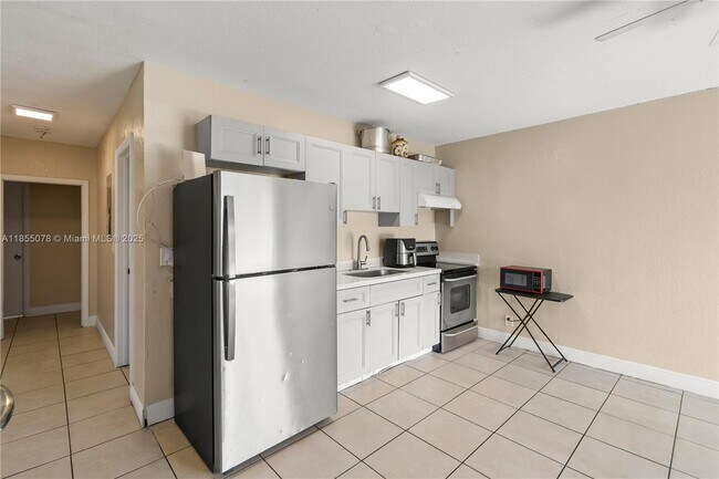 Building Photo - 538 NW 18th Ave