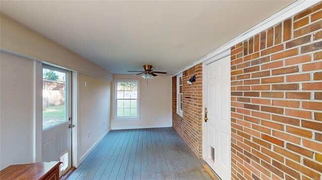 Building Photo - 921 Loder St