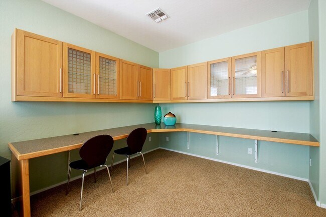 Building Photo - 4 Bedroom Furnished Gilbert Home