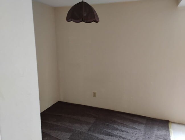 Building Photo - Cozy 1 Bedroom Apartment!