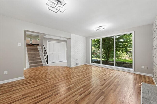 Building Photo - 2317 Marbury Rd