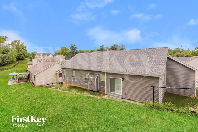 Building Photo - 413 Bittersweet Dr