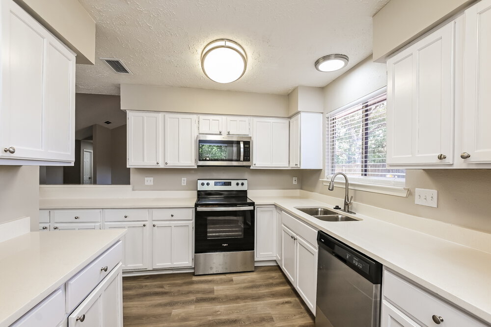 Building Photo - 7411 Skylight Ln