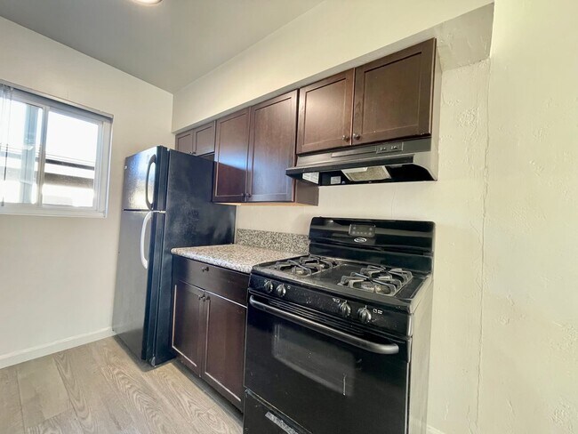 Building Photo - Bright 2 bed 1 bath in Pacific Beach