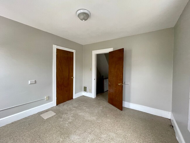 Building Photo - Spacious 4 Bedroom Twin FOR RENT in Bridge...