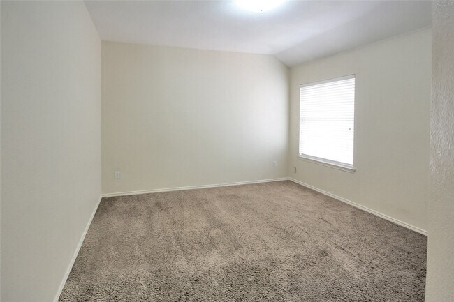 Building Photo - 624 Forest Hill Dr