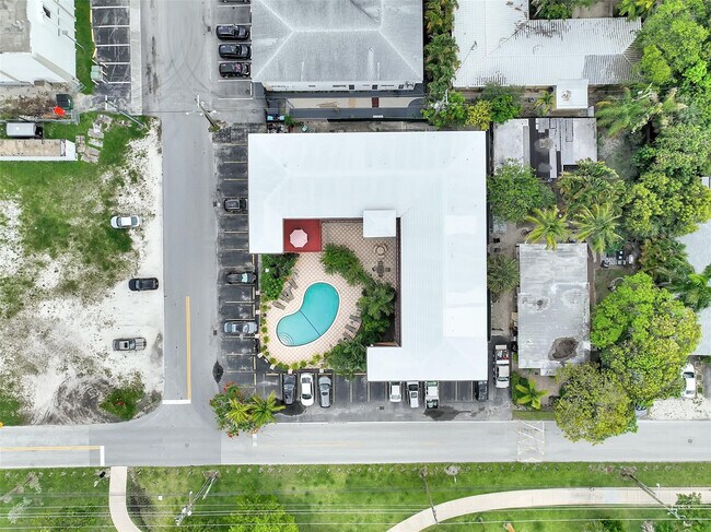 Building Photo - 744 NE 14th Ave