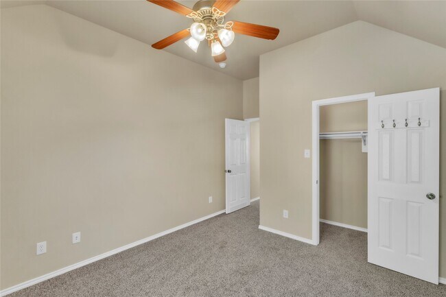 Building Photo - 2803 Lakecrest Way Dr