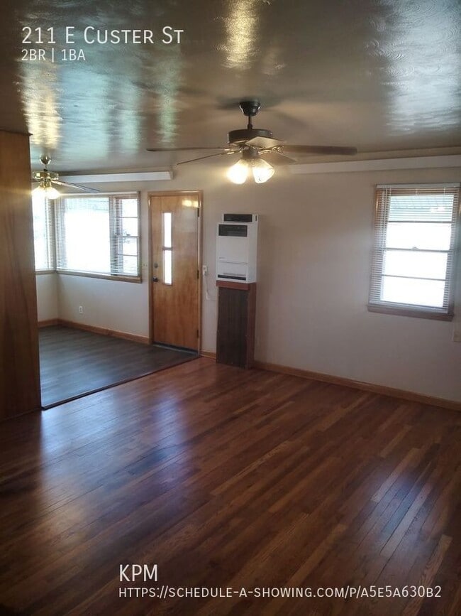 Building Photo - 211 E Custer St