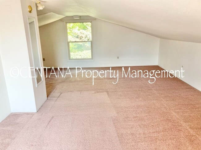 Building Photo - Large home with a huge yard on the West si...