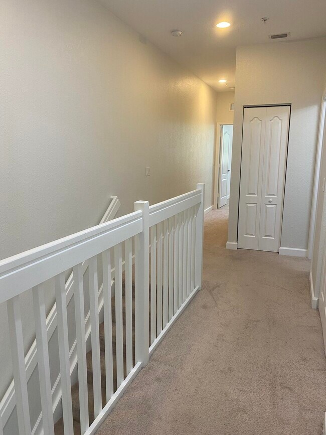 Building Photo - 9550 SW Purple Martin Way