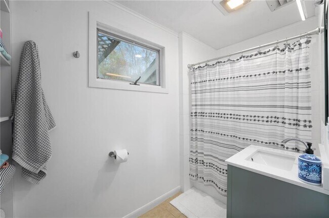 Building Photo - 63 Buoy St