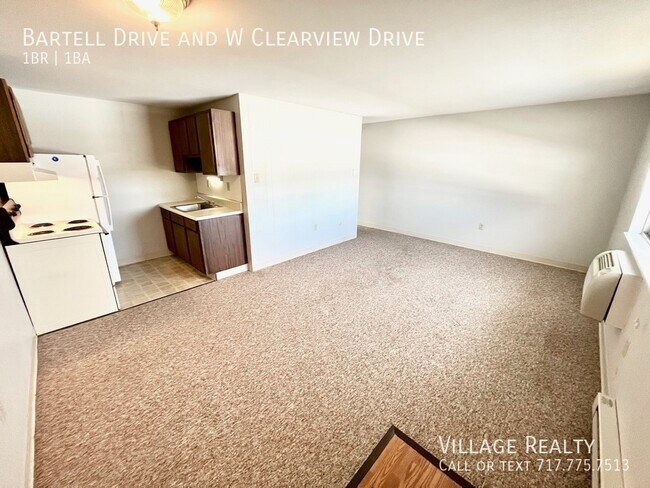 Building Photo - 51 W Clearview Dr