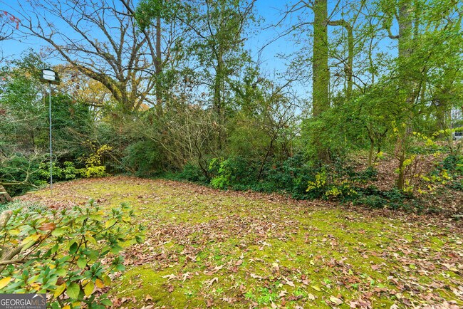 Building Photo - 302 Hascall Rd NW