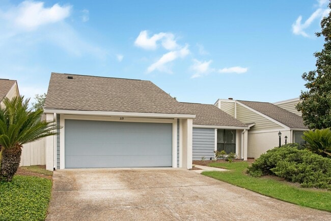 Building Photo - 319 L'Atrium Dr