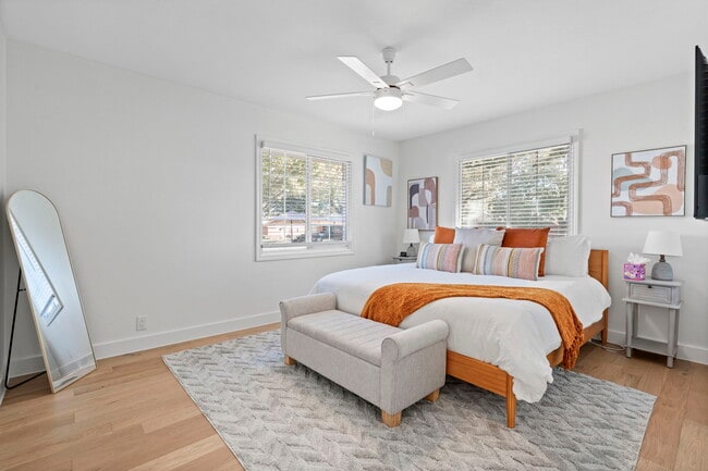 Building Photo - 6501 Ravendale Ln