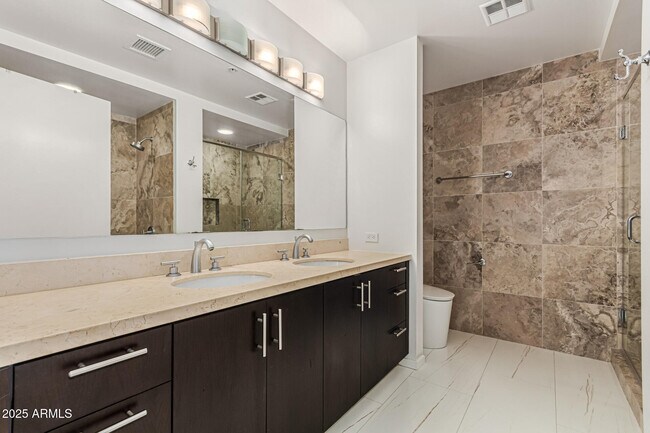 Building Photo - 7121 E Rancho Vista Dr