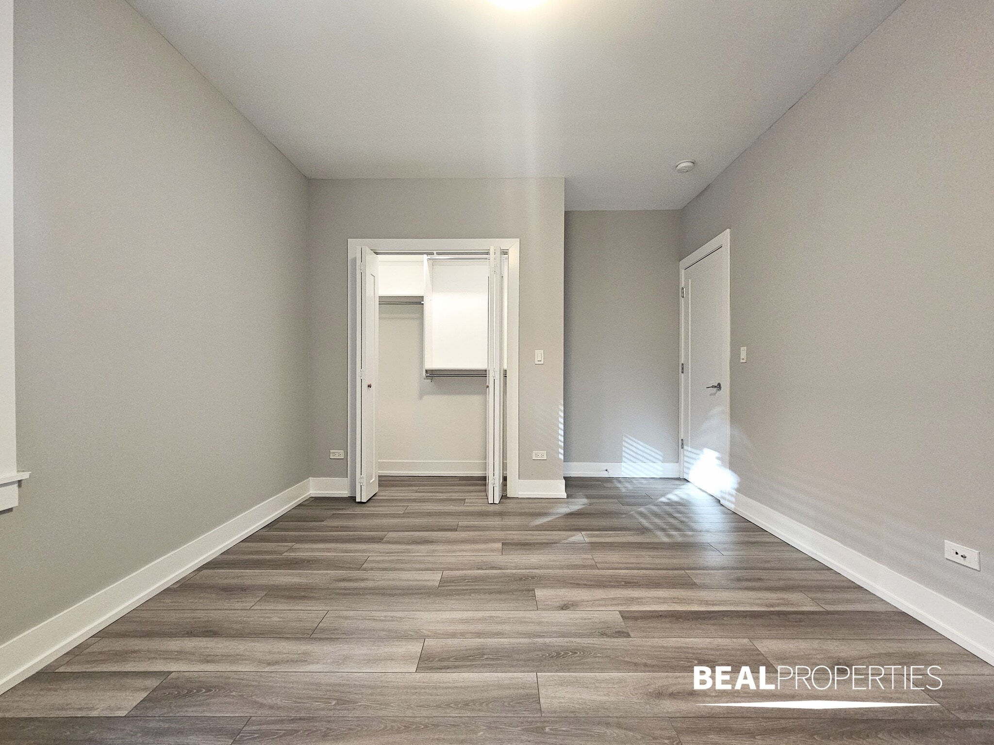 Building Photo - 3935 N Janssen Ave