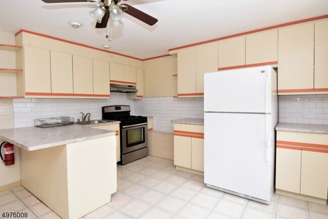 Building Photo - 284 Miller Ave