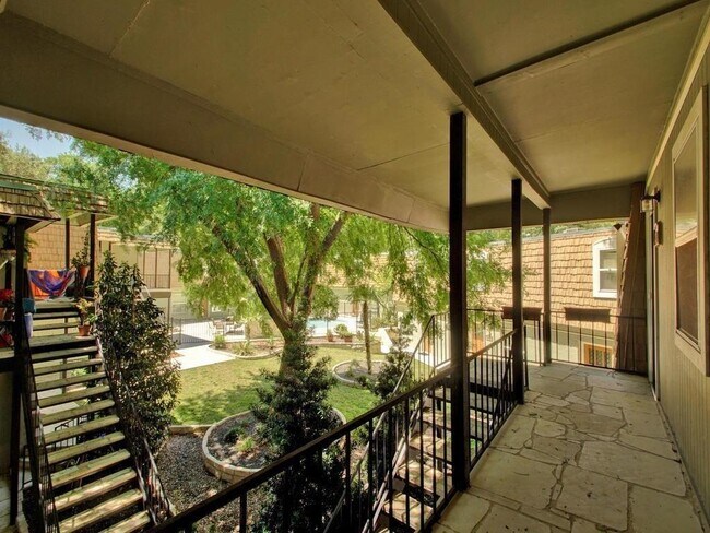 Building Photo - 1500 East Side Dr