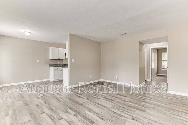 Building Photo - 152 Conifer Dr