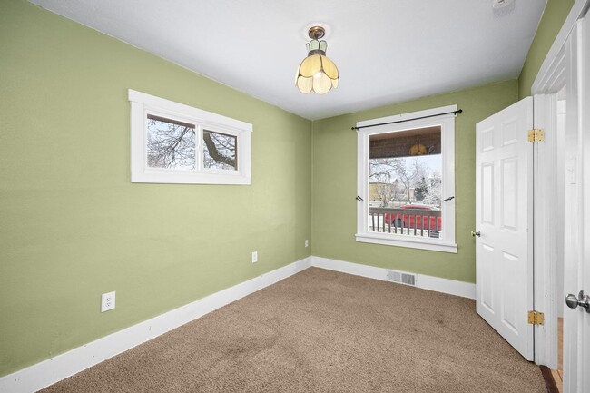 Building Photo - Beautifully Updated Bemiss Area Home!