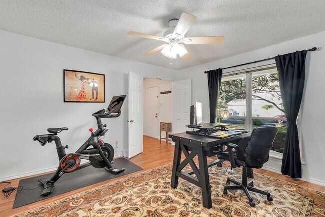 Building Photo - 1507 Wildwood Dr