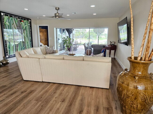 Building Photo - Annual Rental or 6+ month option - FURNISHED HEATED POOL HOME. Gorgeous 3 Bedroom, 3 Bath, 2 Car ...