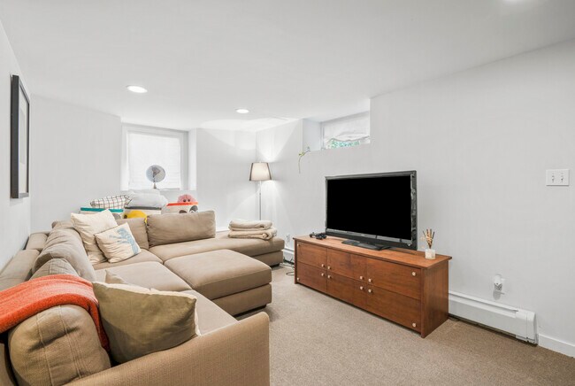 Building Photo - 251 Mt Pleasant Ave