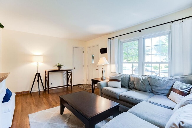 Building Photo - 3020 Maryland Ave S