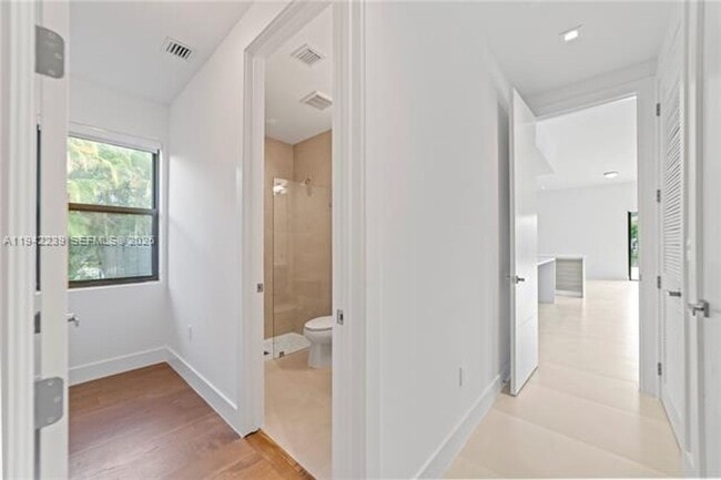 Building Photo - 16680 Botaniko Dr N