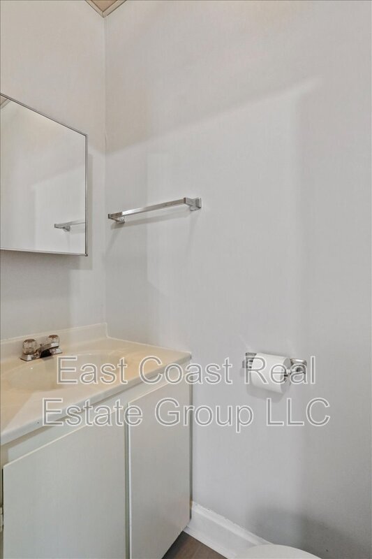 Building Photo - 805 S Potomac St