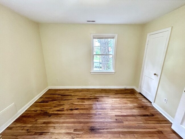 Building Photo - 1225 Blue Jay Ln
