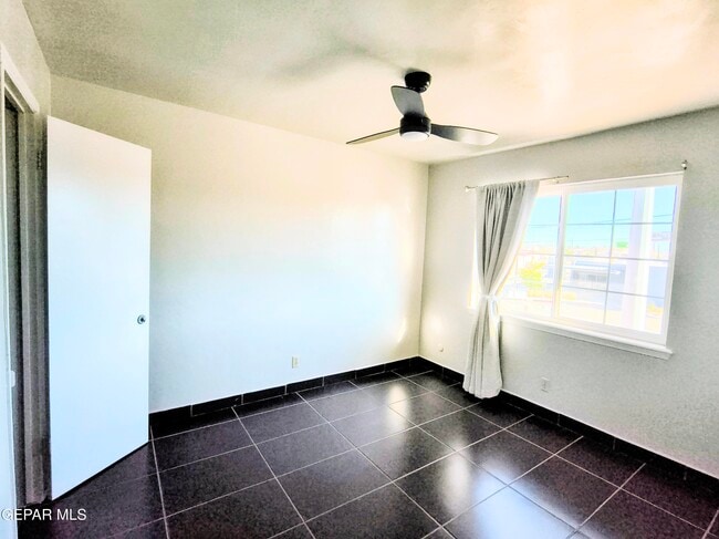 Building Photo - 333 Eubank Ct