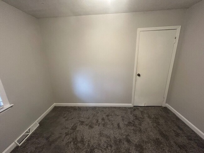 Building Photo - 3604 Hydrangea St