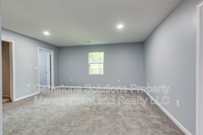Building Photo - 2930 Primrose Cir