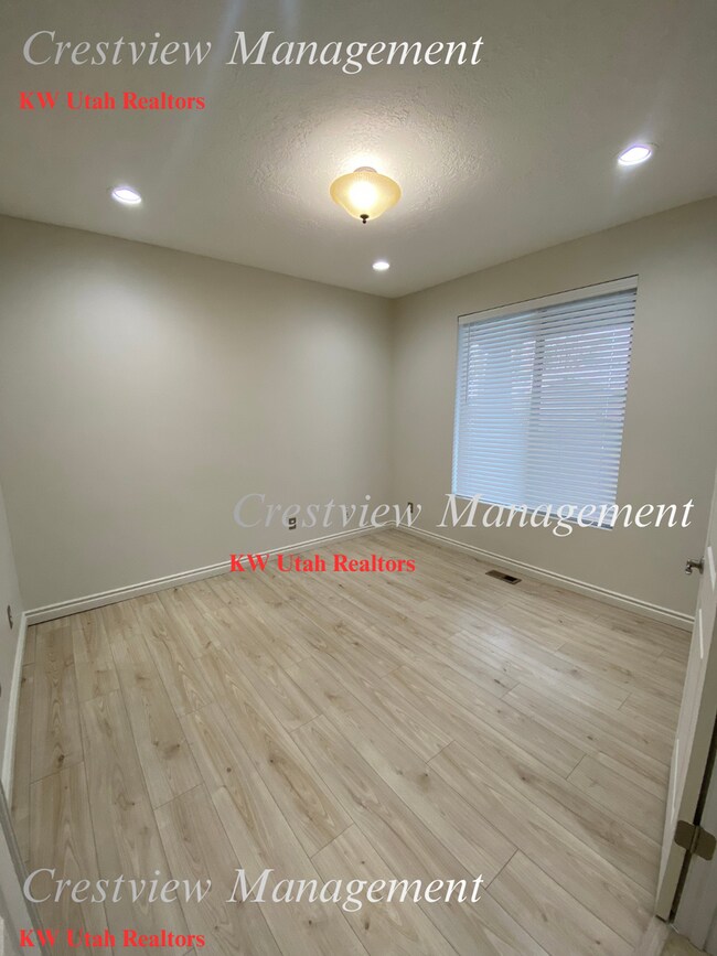 Building Photo - Charming 3 Bed, 2 Bath Home in South Salt Lake!