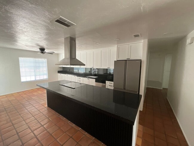 Building Photo - Great Neighborhood in Palm Desert